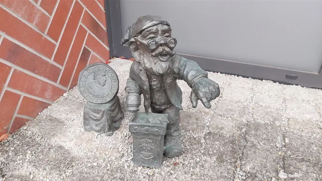 Гном аукционист