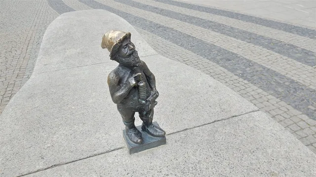 Гном Дзярусь