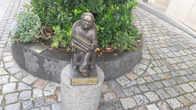 Zwerg Harivansh Rai Bachchan