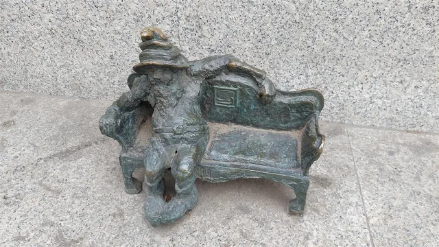 Гном диванник