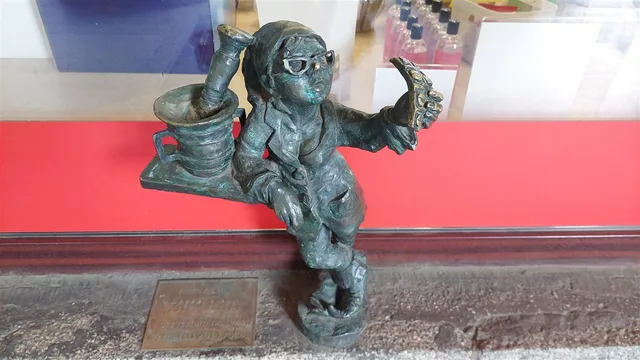 Naine Zikusia